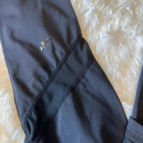 Glynder High Waisted Black Leggings | Large - Picture 3 of 5